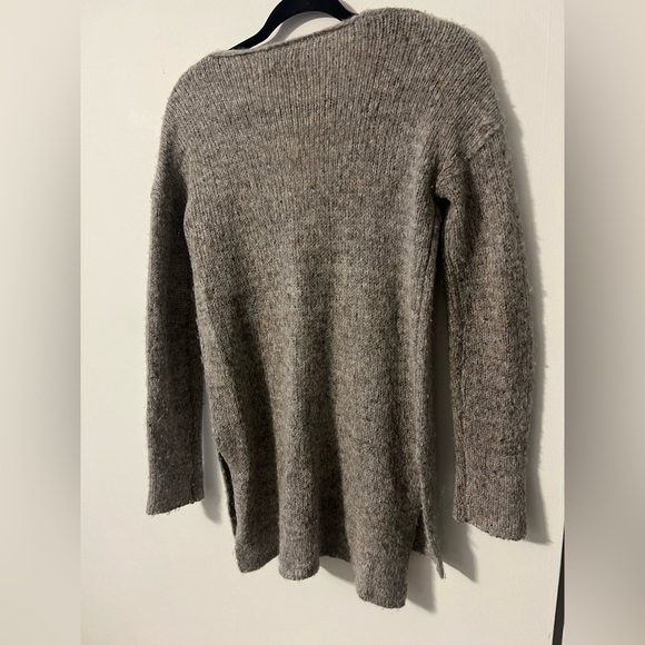 Babaton x ARITZIA V-neck Pullover Long Sleeve Sweater - Picture 5 of 11